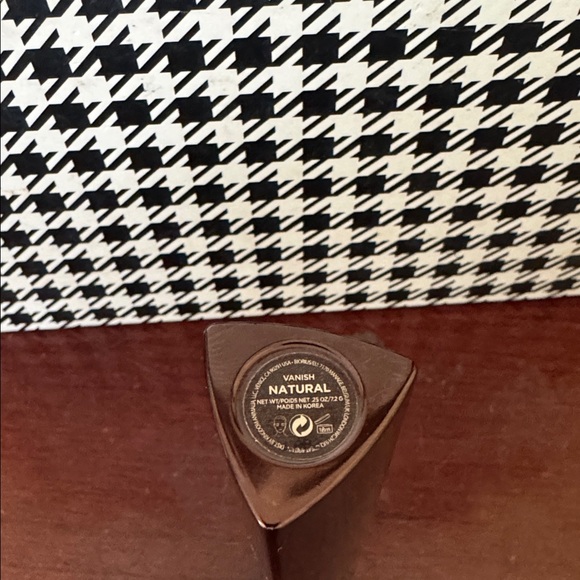 Hourglass Foundation Stick - Picture 3 of 3